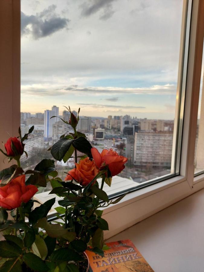 Студія З Неймовірним Краєвидом Біля М Лівобережна Ліфт Інтернет Працює Kiev Dış mekan fotoğraf