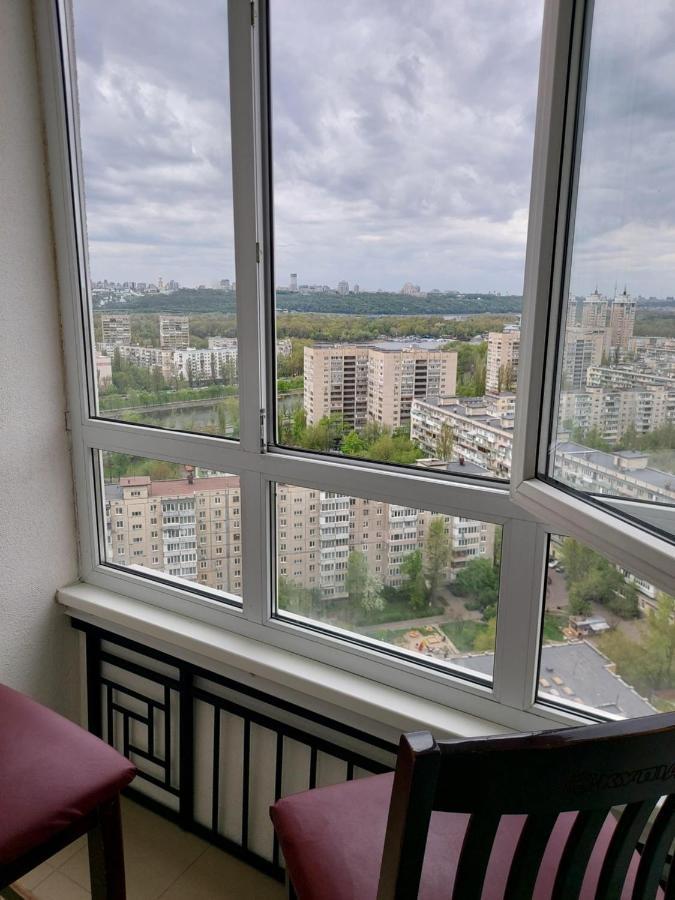 Студія З Неймовірним Краєвидом Біля М Лівобережна Ліфт Інтернет Працює Kiev Dış mekan fotoğraf